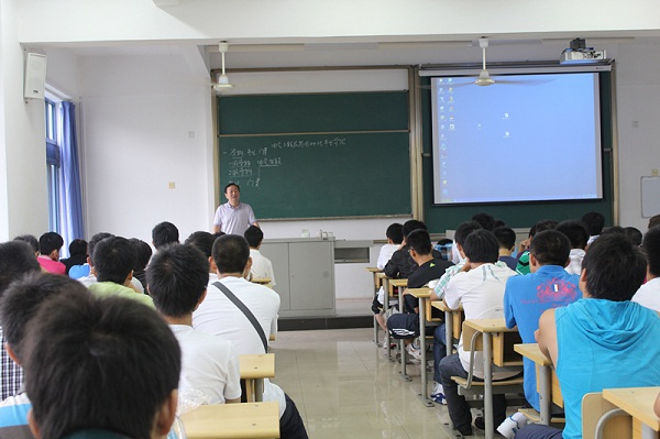 英国best365官方网站入口2011级新生入学教育圆满结束3